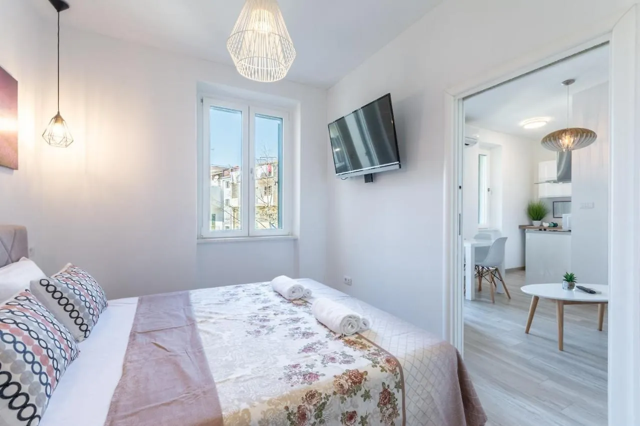 Studios & Room Poesia Split