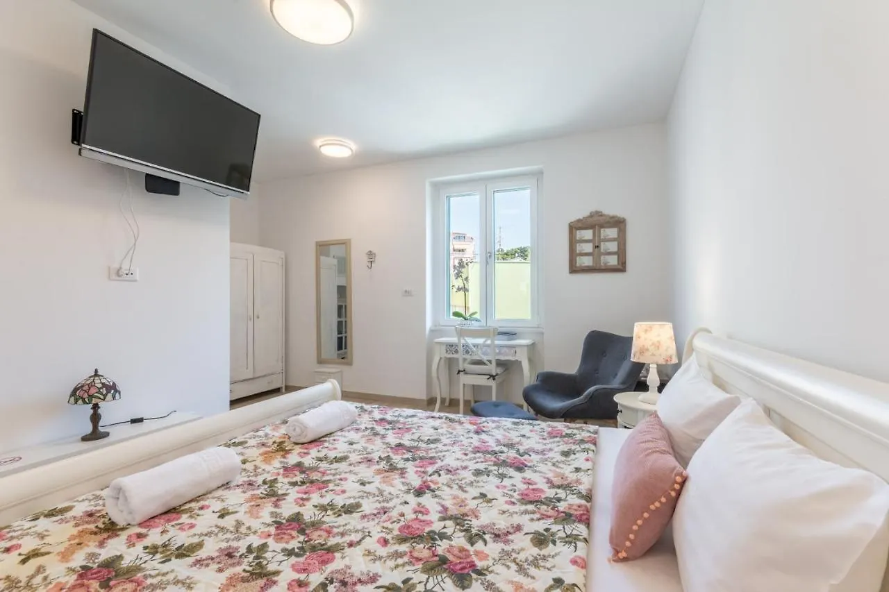 Gasthuis Studios & Room Poesia Split