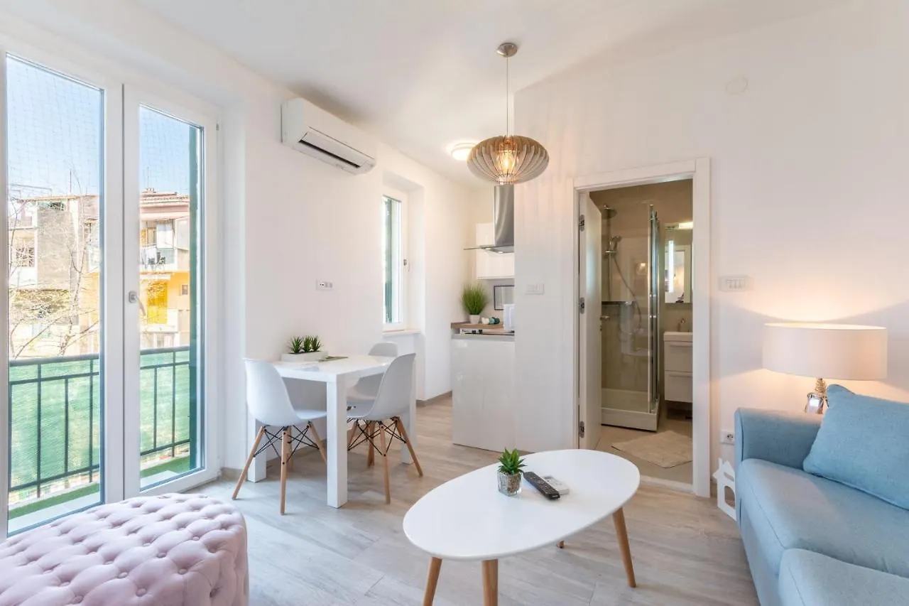 Studios & Room Poesia Split