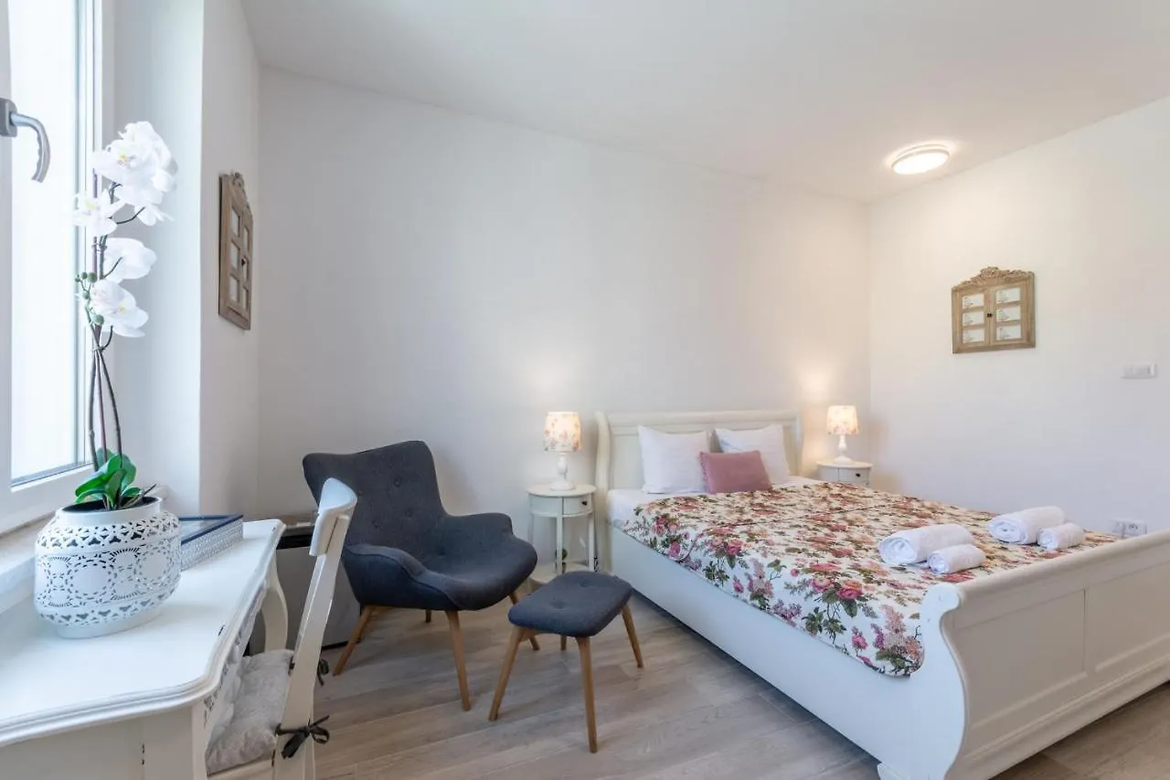 **** Gasthuis Studios & Room Poesia Split Kroatië